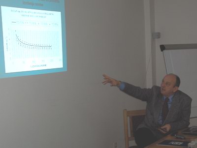 prof.dr. Bogić prezentuje studiju